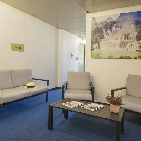 Ibis Budget Antibes Sophia Antipolis 2* 발로리스